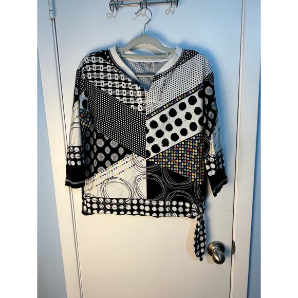 Onque Blouse Medium Black White Side Tie 3/4 Sleeve Geometric 80s 90s Funky - Picture 1 of 6